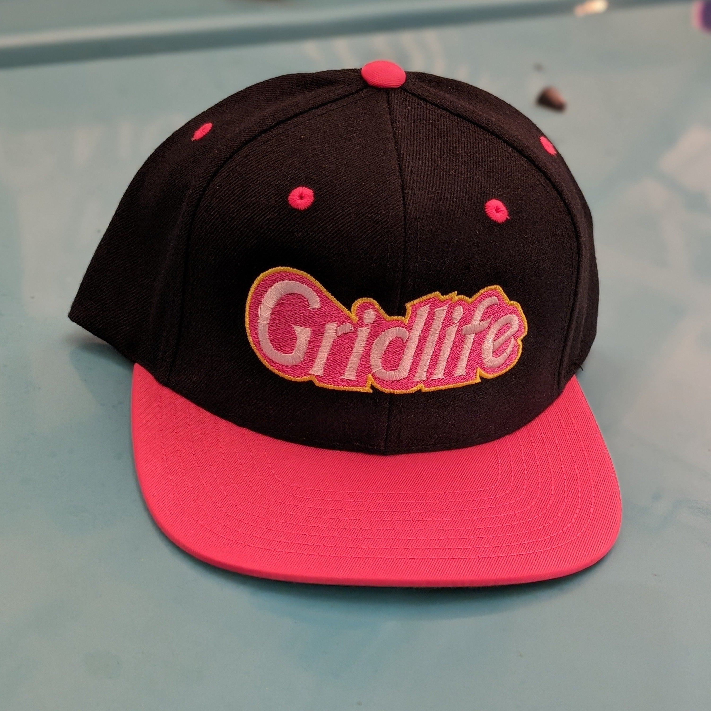 GRIDLIFE pink doll logo hat on the hood of kei van